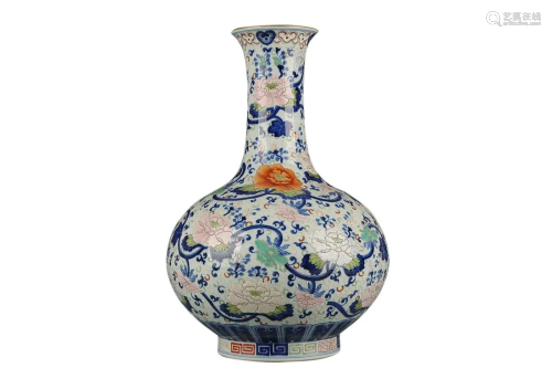 BLUE & WHITE AND DOUCAI 'FLORAL' VASE