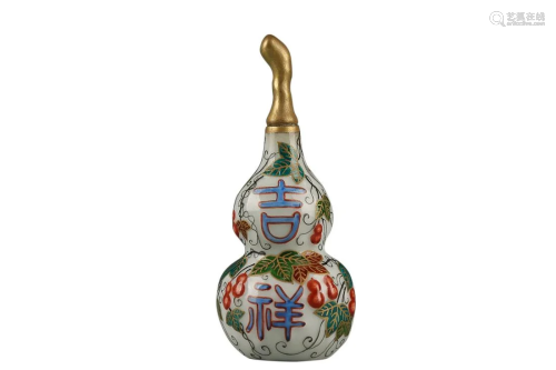 PAINTED 'JIXIANG' DOUBLE-GOURD SNUFF BOTTLE