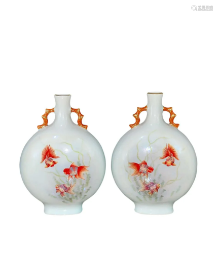 PAIR OF IRON-RED-ENAMELED 'FISH' MOON FLASK VASES