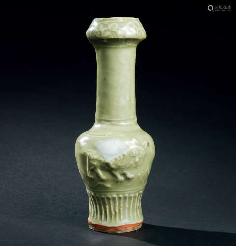 元代（1279～1368） 龙泉窑龙虎纹瓶