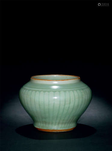 元代（1279～1368） 龙泉窑青瓷菊瓣纹罐