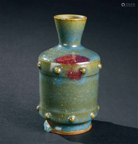 元代（1279～1368） 钧窑紫斑鼓钉纹小壶