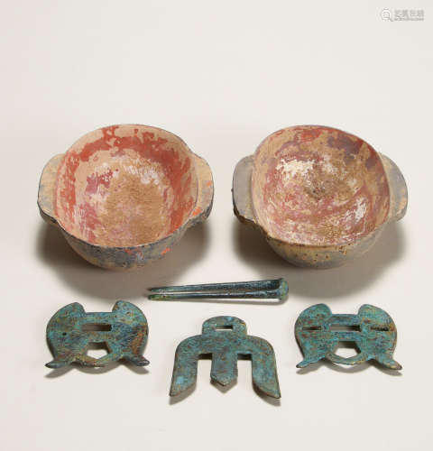 汉代（B.C.206～A.D.220） 青铜鎏金双鱼带钩 灰陶双耳杯等 （六件一组...