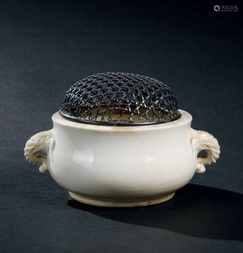 清代（1644～1911） 德化窑白瓷双象耳香炉