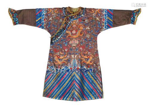 清中期（1776～1839） 绢底刺绣龙袍