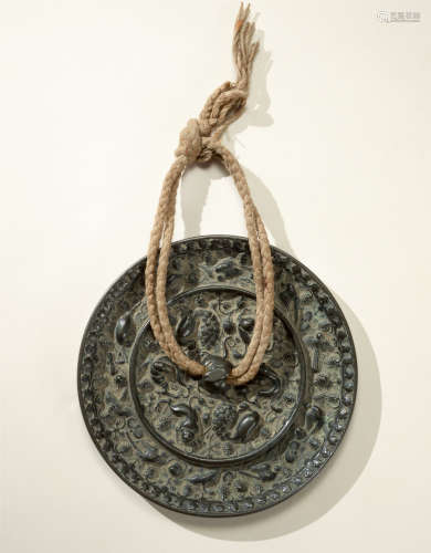 唐代（618～907） 海兽葡萄纹铜镜