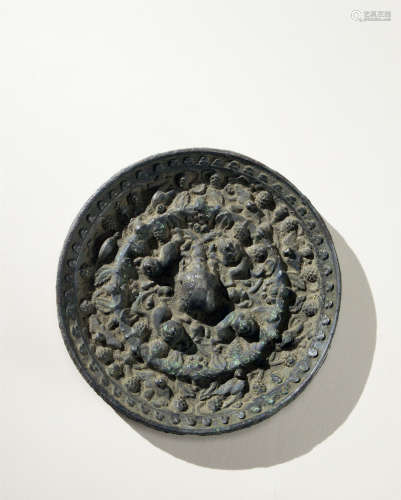 唐代（618～907） 海兽葡萄过墙铜镜