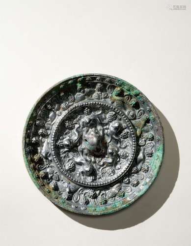 唐代（618～907） 海兽葡萄纹铜镜