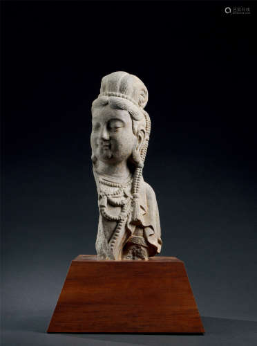 唐代（618～907） 石雕观音菩萨半身像
