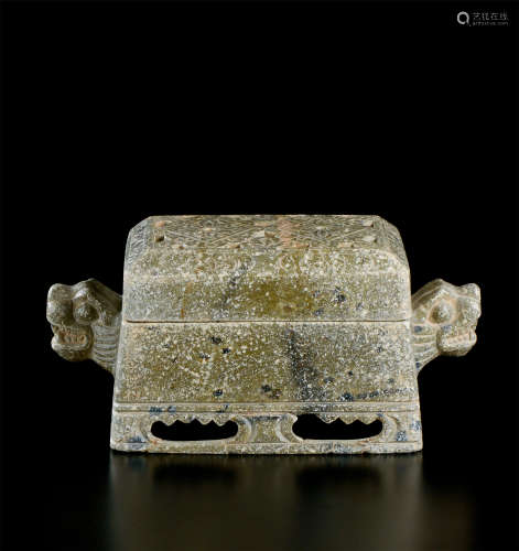 宋代（960～1279） 孔雀石雕双兽耳佛盒
