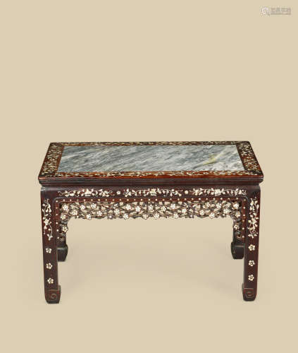 清代（1644～1911） 红木嵌螺钿镶云石面春凳