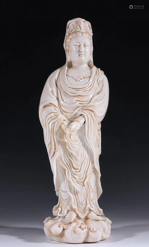 DEHUA WHITE PORCELAIN GUANYIN BUDDHA STATUE