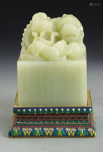 HETIAN JADE LION POETRY PATTERN SEAL