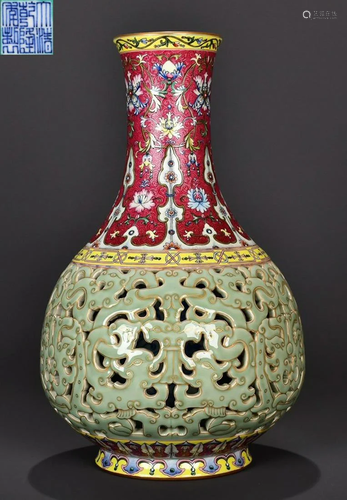 QIANLONG MARK ENAMELED LAVENDER GREY GLAZE VASE