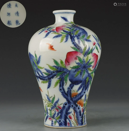 QIANLONG MARK BLUE&WHITE DOUCAI GLAZE PEACH…