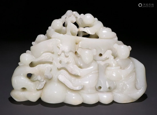 HETIAN JADE AUSPICIOUS CHILD PATTERN PENDANT