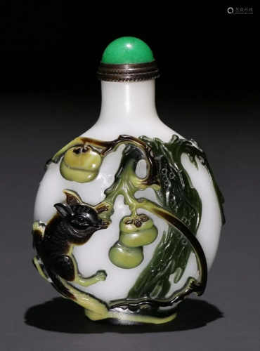 GLASS SQUIRREL GRAPE PATTERN SNUFF BOTTLE