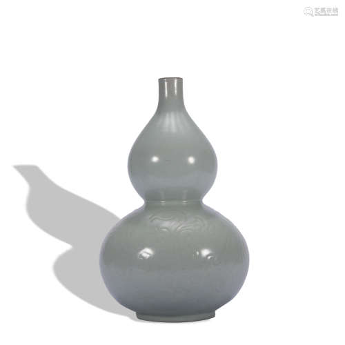 A celadon-glazed gourd-shaped vase