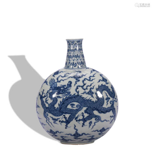 A blue and white 'dragon' globular vase