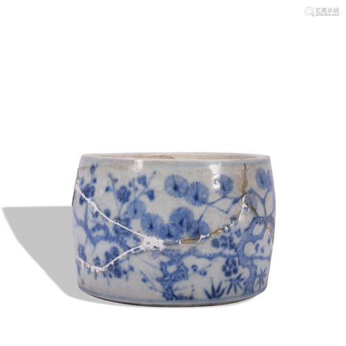 A blue and white 'floral' jar