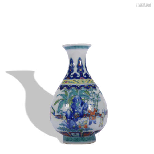 A Wu cai 'figure' pear-shaped vase