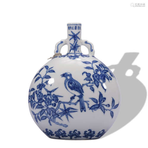 A blue and white 'birds' moonflask
