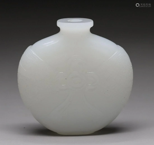 HETIAN JADE RUYI KNOT PATTERN SNUFF BOTTLE