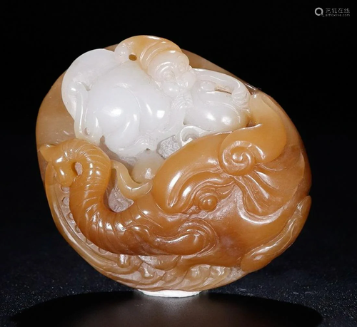 HETIAN JADE MONKEY ELEPHANT PENDANT