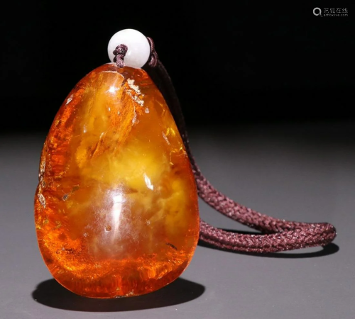 AMBER CARVED PENDANT