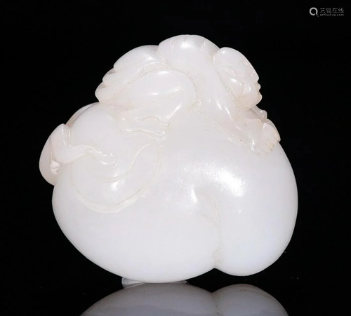 HETIAN JADE PEACH CHILD PENDANT