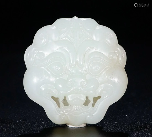 HETIAN JADE BEAST PATTERN BELT BUCKLE