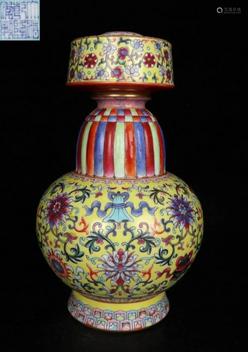 QIANLONG MARK ENAMELED GLAZE LOTUS PATTERN VASE