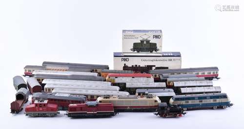 Konvolut Modelleisenbahn H0 | A group of model railroad trac...