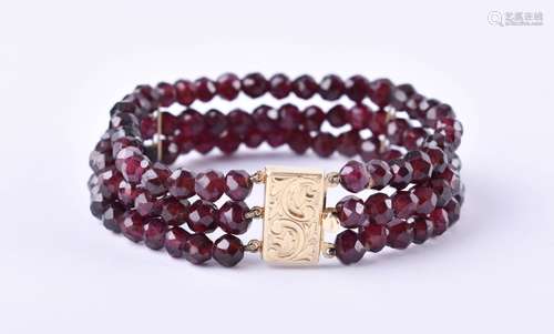 Granatarmband | Garnet bracelet