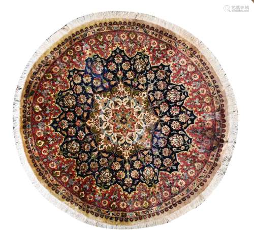 runder Seidenteppich | round silk carpet
