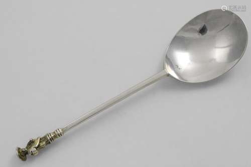 AN EARLY 17TH CENTURY APOSTLE SPOON, ST. BARTHOLOMEW the gil...