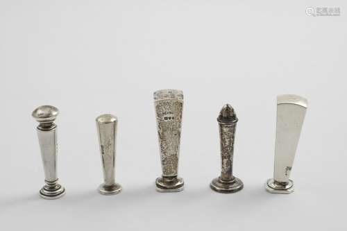 A SMALL GEORGE V TAPERING CYLINDRICAL SEAL with a knop finia...