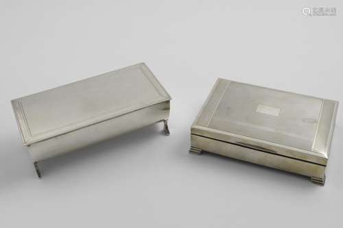 AN ELIZABETH II RECTANGULAR CIGARETTE BOX with bracket feet ...