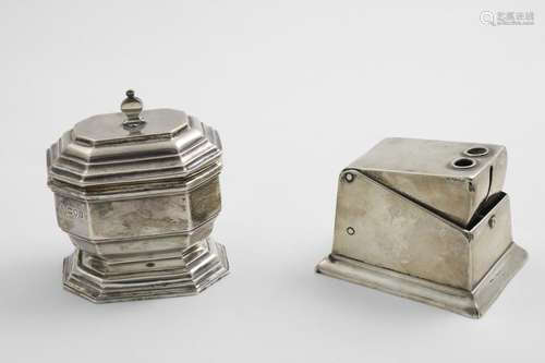 A SMALL LATE VICTORIAN OCTAGONAL TEA CADDY with moulded deco...