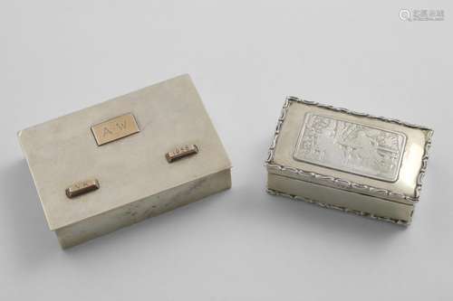 A SMALL 20TH CENTURY COLONIAL CIGARETTE BOX with applied gol...