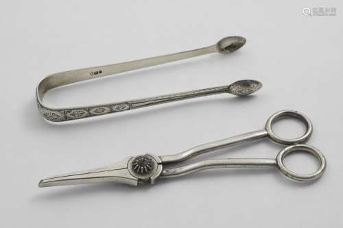 A PAIR OF GEORGE III BRIGHT-ENGRAVED SUGAR TONGS with a vaca...