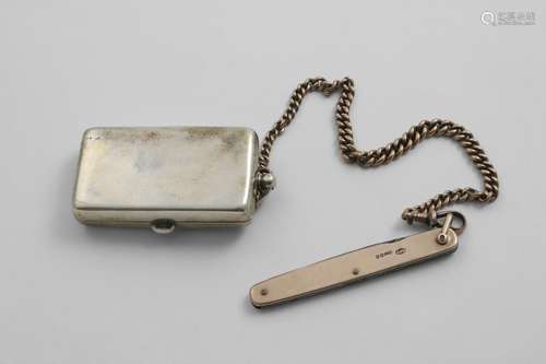 AN EDWARDIAN RECTANGULAR CASE to take full and half sovereig...