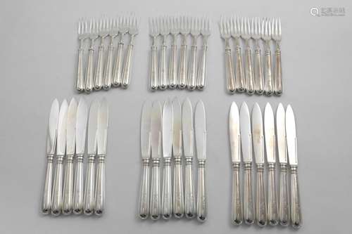 A VICTORIAN CASED SET OF EIGHTEEN PAIRS OF OLD ENGLISH THREA...