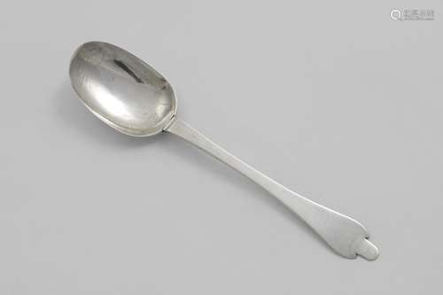 AN EARLY 18TH CENTURY SMALL TREFID SPOON with scroll decorat...