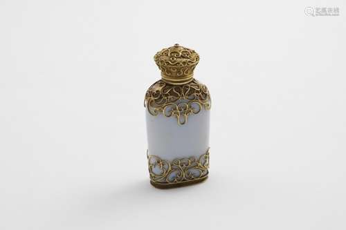 A VICTORIAN GOLD-MOUNTED CHALCEDONY SCENT BOTTLE with ribbon...