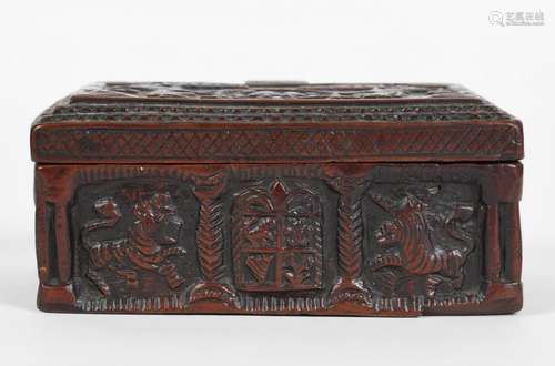 TREEN:- AN INTERESTING SNUFF BOX possibly yew-wood, the cove...