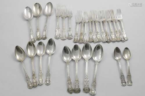 AN ASSEMBLAGE OF ANTIQUE QUEEN'S PATTERN FLATWARE (in many v...