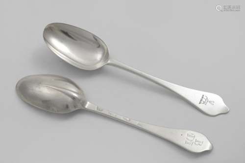 A PAIR OF QUEEN ANNE WAVY-END OR DOGNOSE TABLE SPOONS with p...