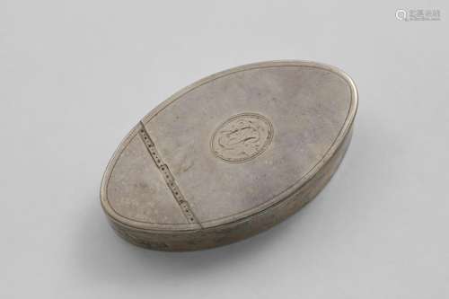 A GEORGE III NAVETTE-SHAPED SNUFF BOX with a concealed hinge...