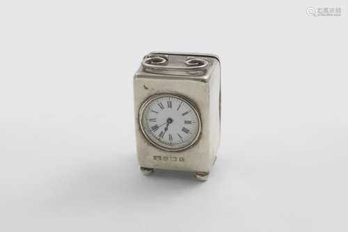 AN EDWARDIAN SMALL CARRIAGE TIMEPIECE on button feet, with a...